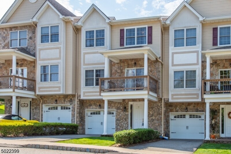 17 Halina Ln, Butler, NJ 07405 Townhome Rentals in Butler NJ