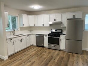 Building Photo - 764 W 220 N