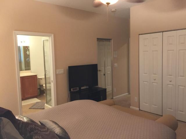 Building Photo - 3152 N Greenleaf Cir