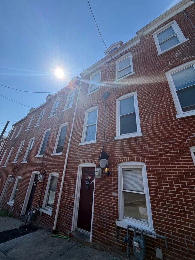 Building Photo - 236 W Mifflin St