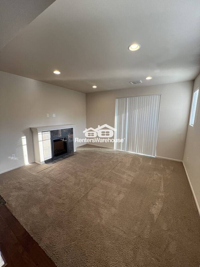 Building Photo - Desirable Townhouse 3bd, 3.25bath - Gated Community
