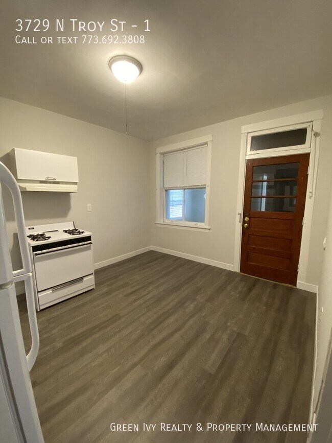 Foto del edificio - 3729 N Troy St