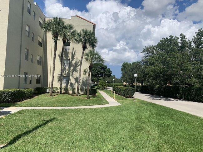 Foto del edificio - 1820 N Lauderdale Ave