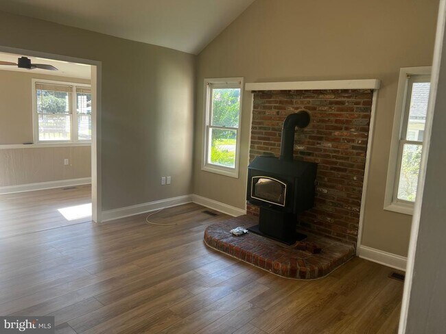 Building Photo - 3416 Meadow Ln