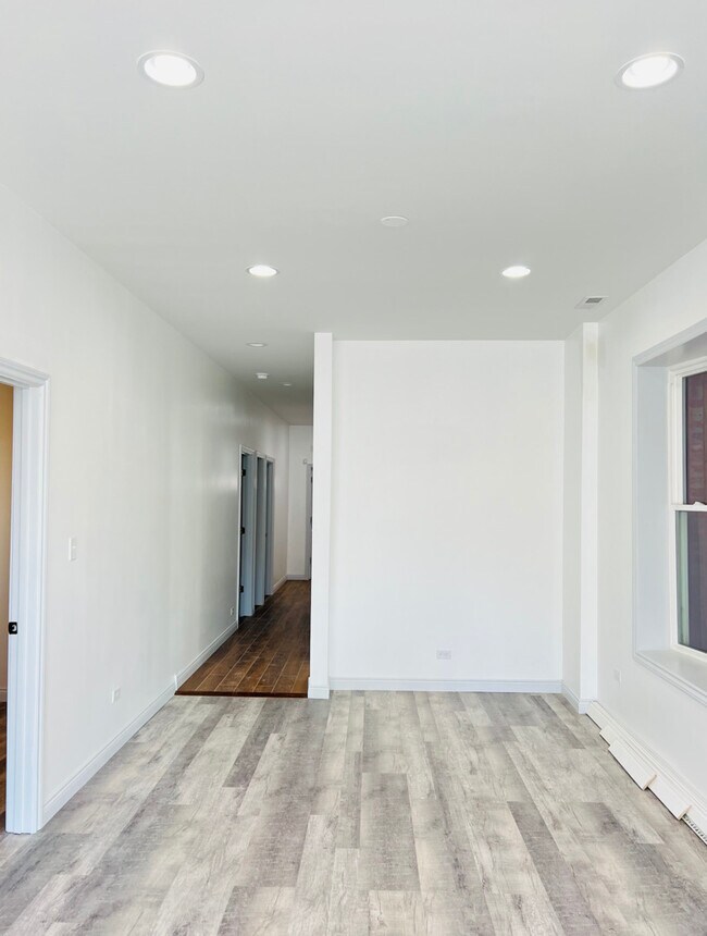 Foto del edificio - 1214 W 71st St