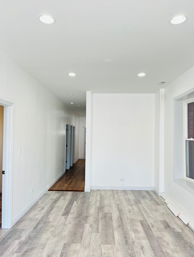 Building Photo - 1214 W 71st St