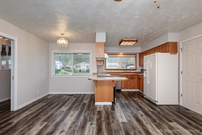 Building Photo - 39 Crescent Dr