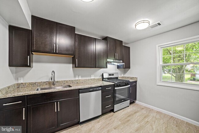 Foto del edificio - 9328 Humphries Dr