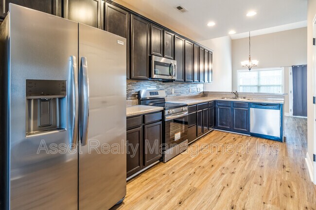 Foto del edificio - 7225 Deer Springs Way