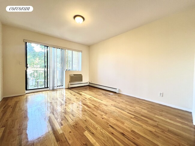 Foto del edificio - 76-15 113th St