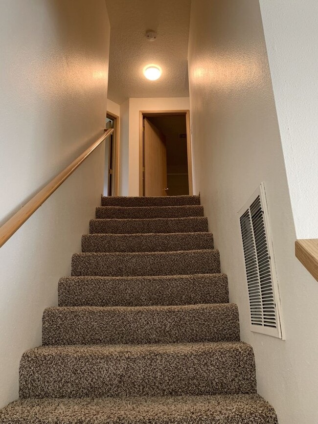 Foto del edificio - 4 BR, 2 1/2 BA home with fenced yard in qu...
