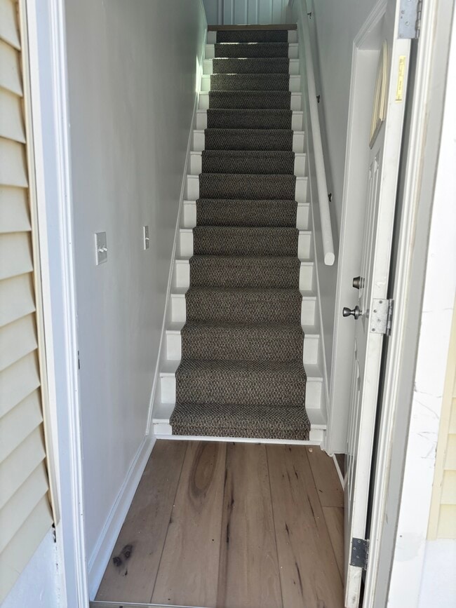 Stairs Up - 1004 Heck St