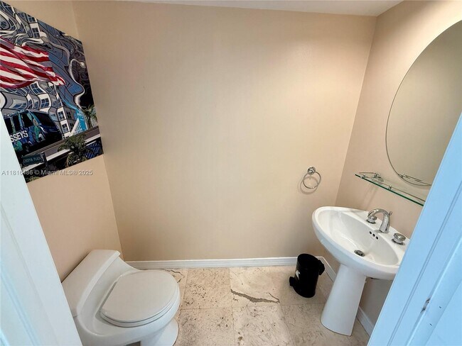 Building Photo - 808 Brickell Key Dr