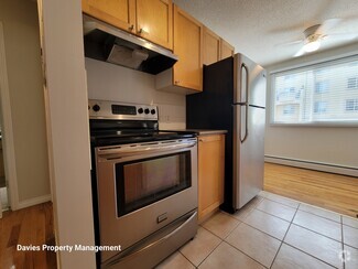 Building Photo - 10230-10120 120 St NW