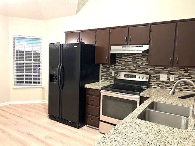 Building Photo - Mt Juliet 3 Bedroom 2 Bath Home with Fenced Backyard