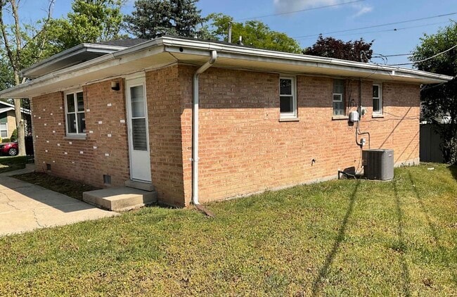 Building Photo - 766 Southside Dr