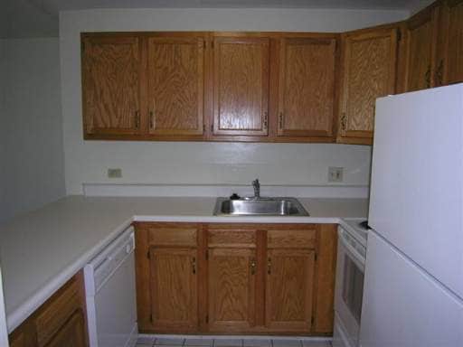 Building Photo - 5800 Oakwood Dr