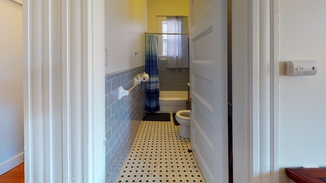 Building Photo - 521 Beacon St