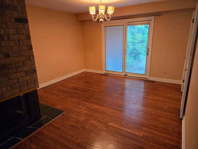 Building Photo - 2S663 Ave Normandy E