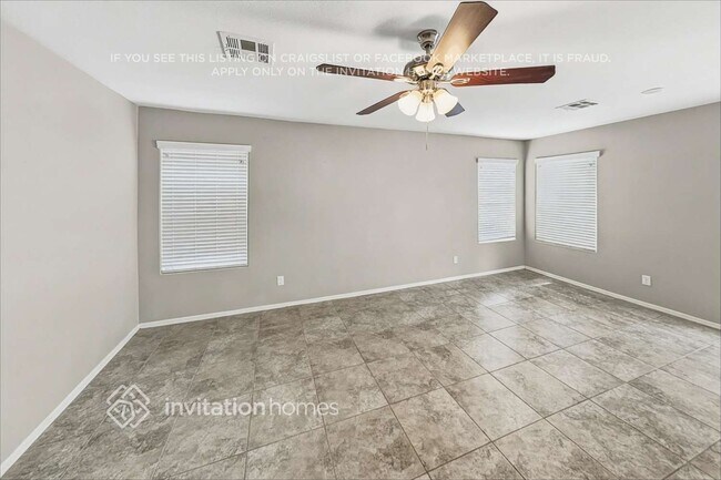 Foto del edificio - 1425 E Lakeview Dr