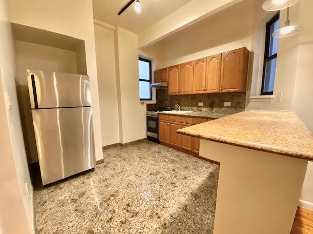 Primary Photo - 208 East 21st Street