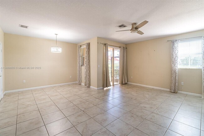 Foto del edificio - 2424 SE 15th St