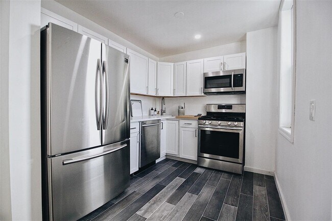Building Photo - 1417 11th St