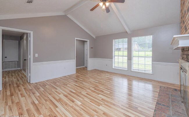 Foto del edificio - 965 N Valley Falls Rd