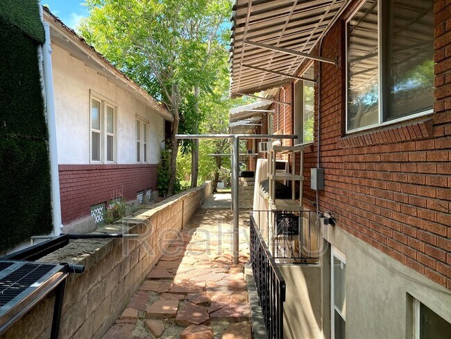 Foto del edificio - 1246 E Crystal Ave