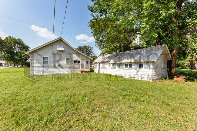 Building Photo - 601 SE 5th St