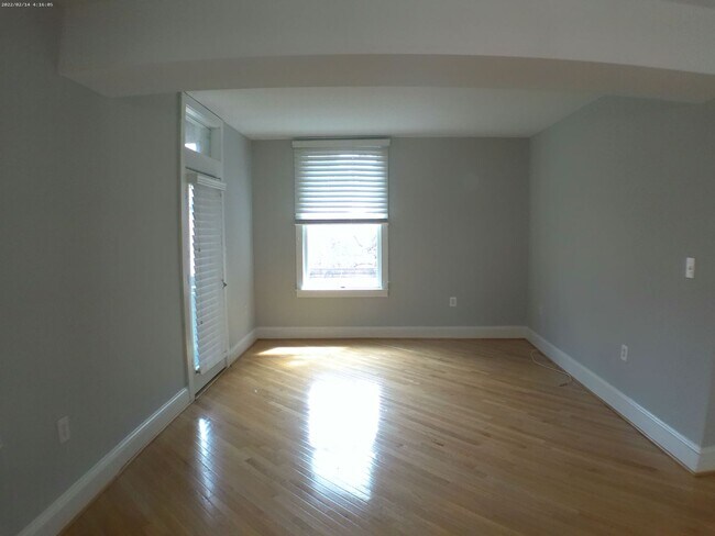 Building Photo - 14 E Mt Vernon Pl