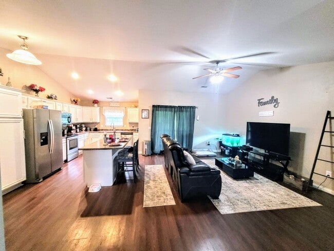 Foto del edificio - 1 story home with a fence