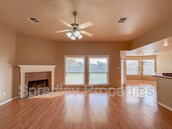 Foto del edificio - 2318 Kingsbury Dr
