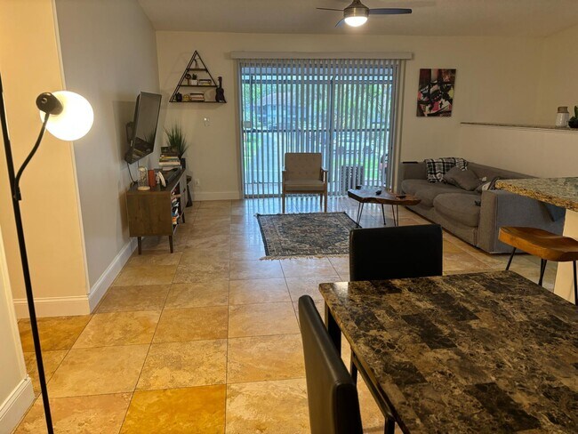 Building Photo - 2741 S Oakland Forest Dr