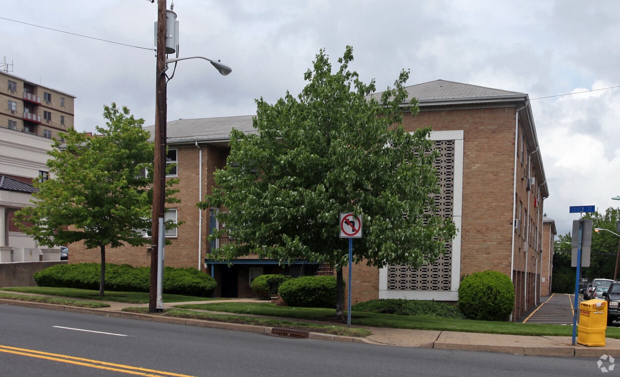 Building Photo - Lehigh Court