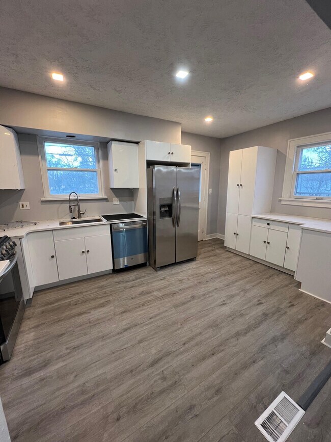 Foto del edificio - 2215 Godnor Rd