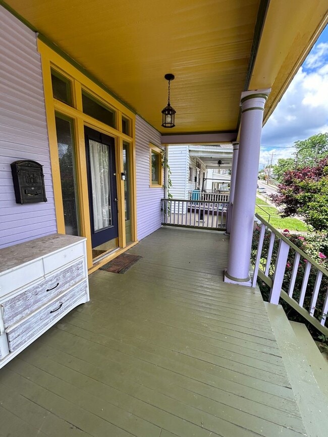Building Photo - Spacious 3 BR home in Old SW, close to YMC...