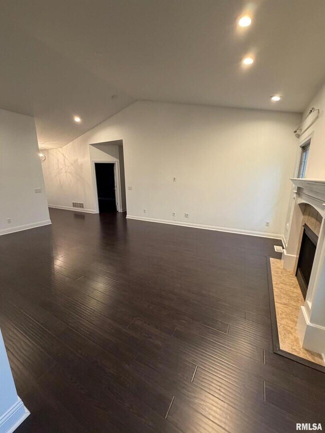 Foto del edificio - 2625 E 56th Ct