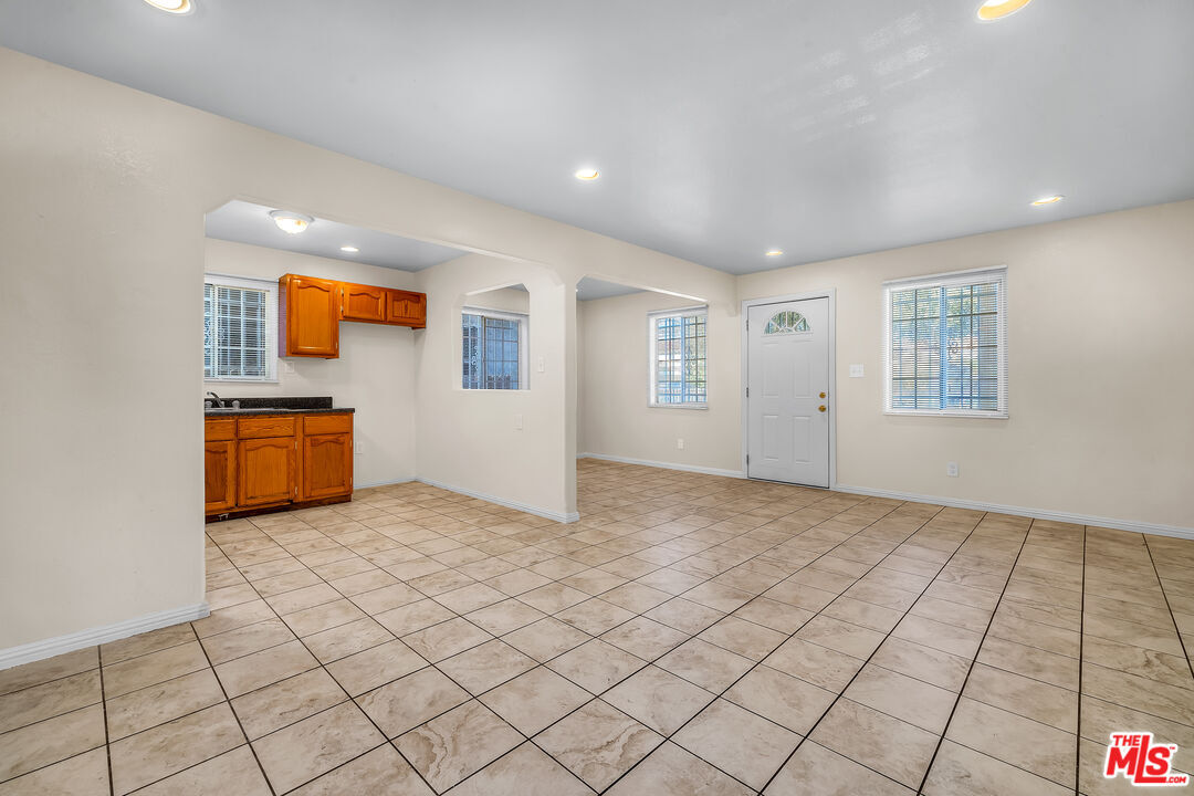 242 W 60th St, Los Angeles, CA 90003 Room for Rent in Los Angeles, CA