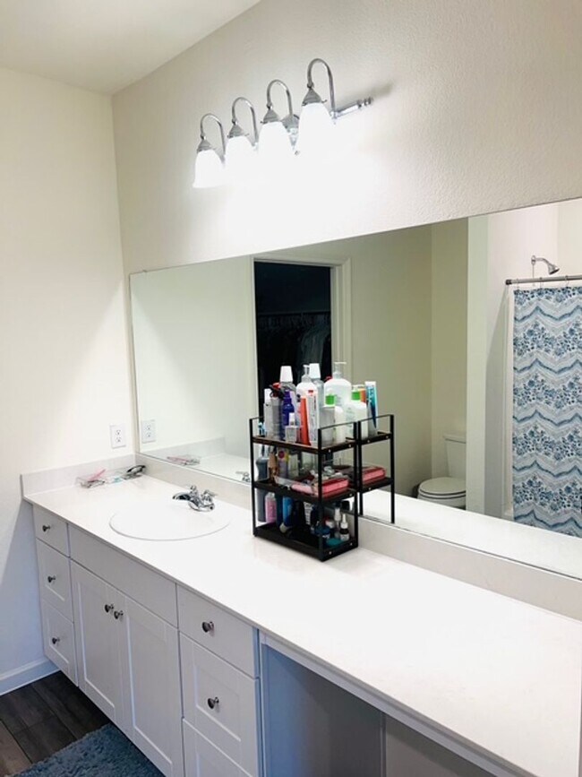Building Photo - Spacious Open-Concept Home Next to Gated D...