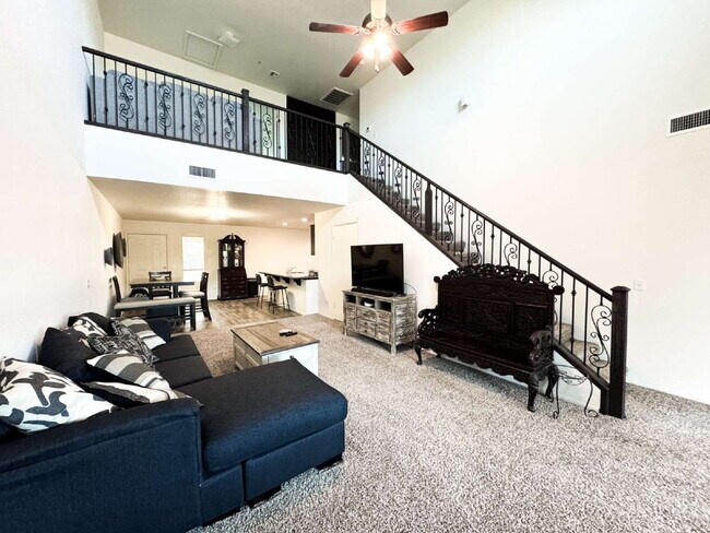 Foto del edificio - "Spacious 4-Bed, 3-Bath Condo in Desert Sky!"