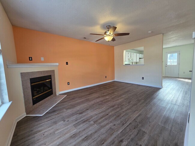 Foto del edificio - 2 BR 2 BA Townhose