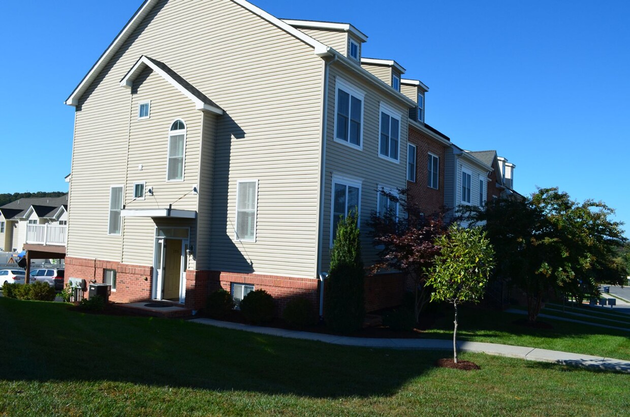 Foto principal - Gorgeous End Unit Townhouse in Bluestone H...