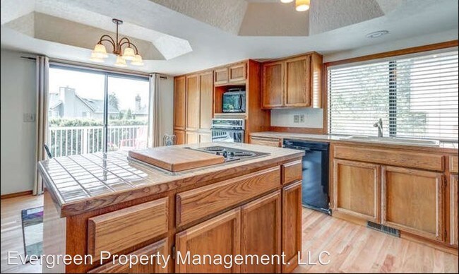 Building Photo - 12840 SE Regency View St