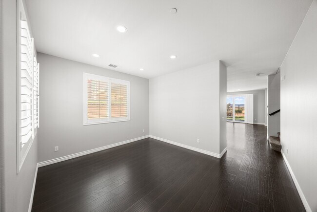 Building Photo - 37749 Fiesta Flower St