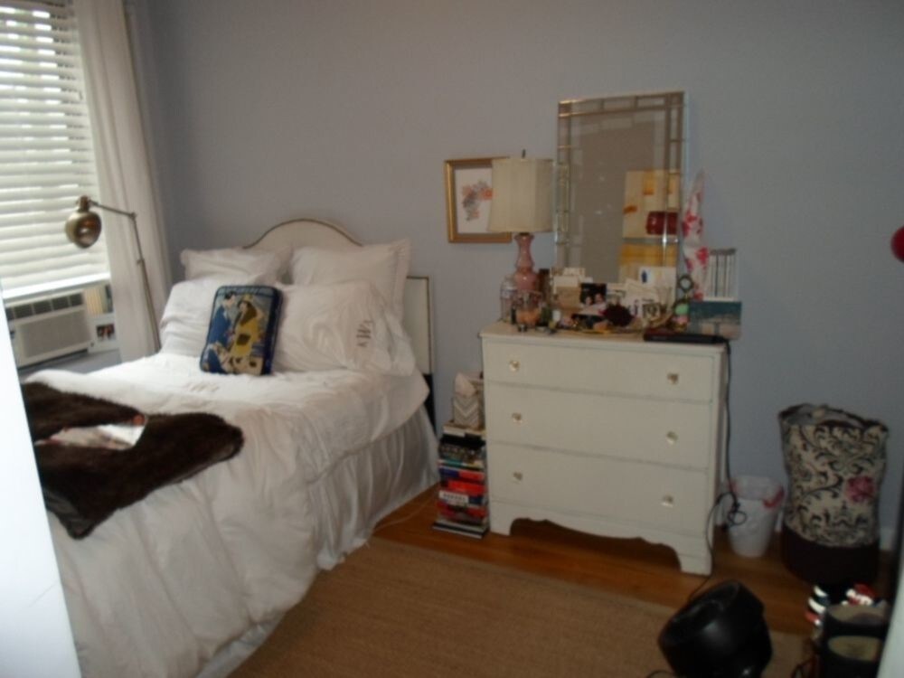 Primary Photo - 142 W 10th St