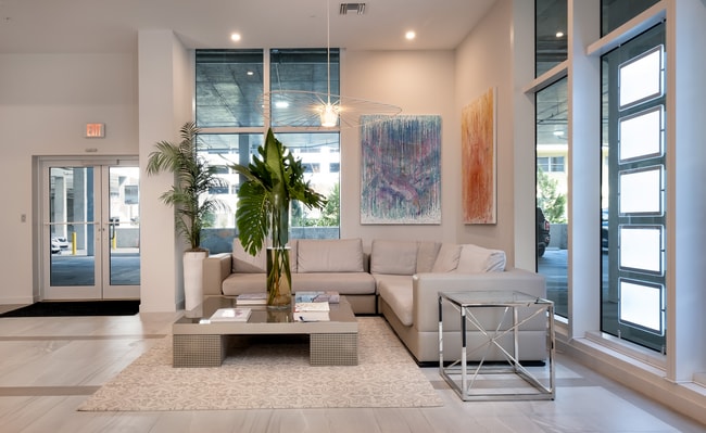Clubroom - Hollywood East