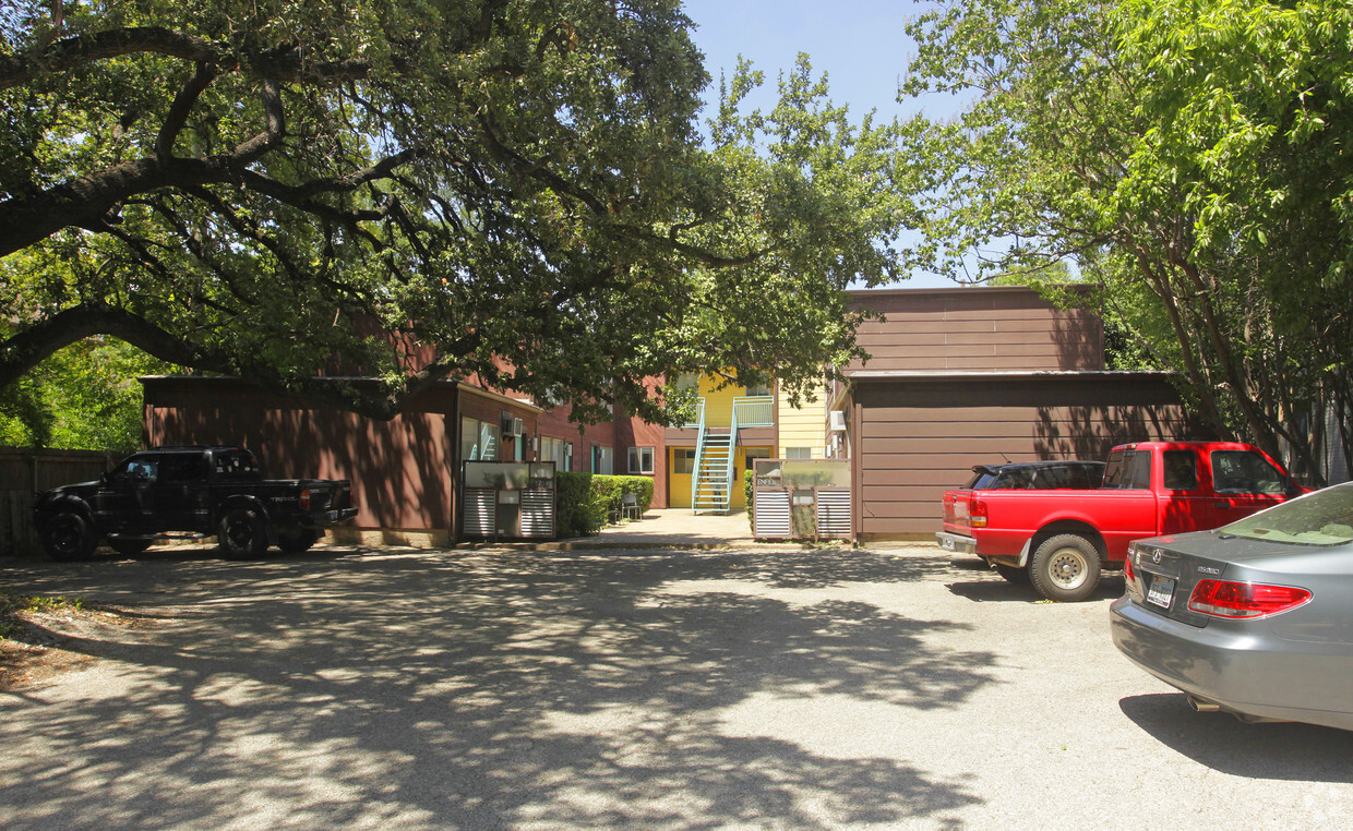 Foto del edificio - Redwood Apartments