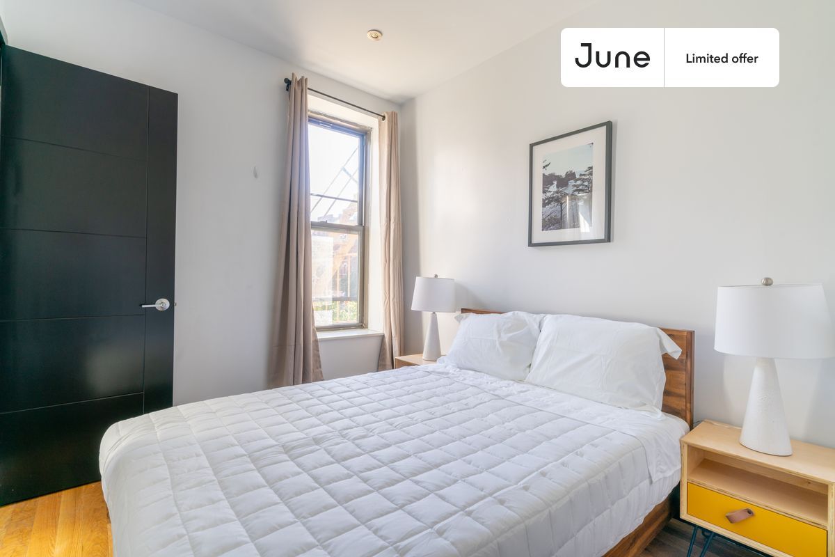 Foto principal - Private bedroom in 3 bed/2 bath Home