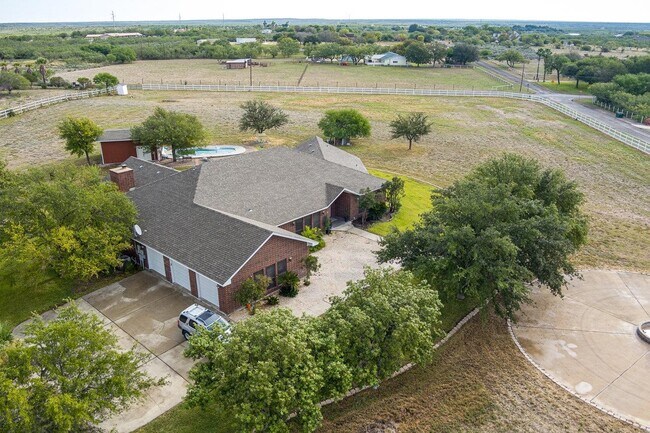 Building Photo - 81 Sage Hill Dr